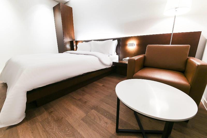 Golden River Hotel image
