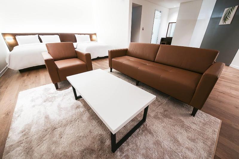Golden River Hotel image