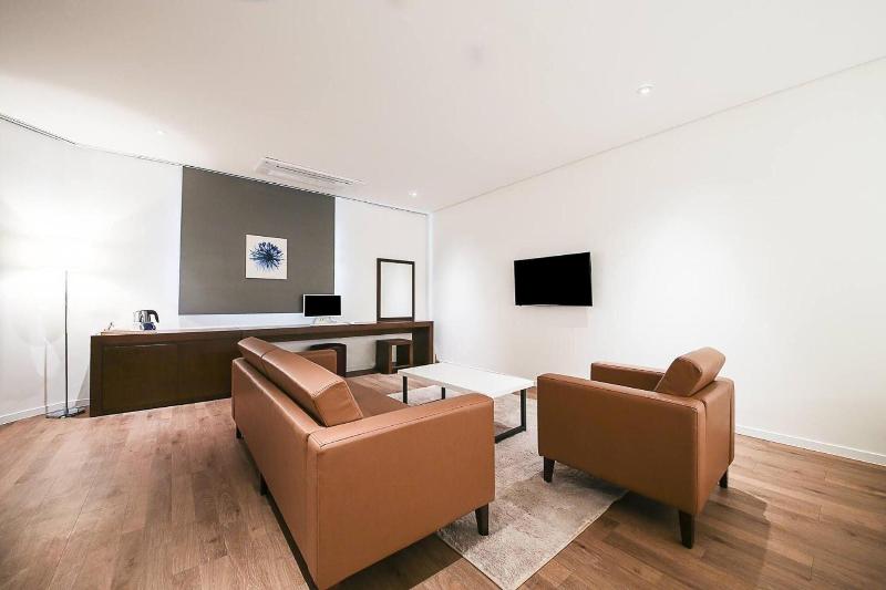 Golden River Hotel image