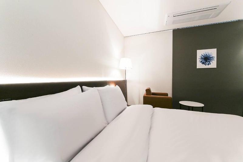 Golden River Hotel image