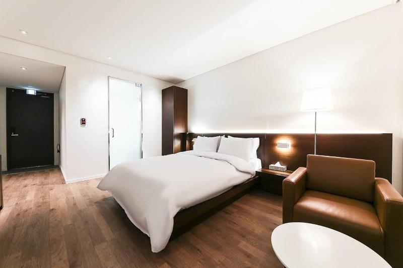 Golden River Hotel image