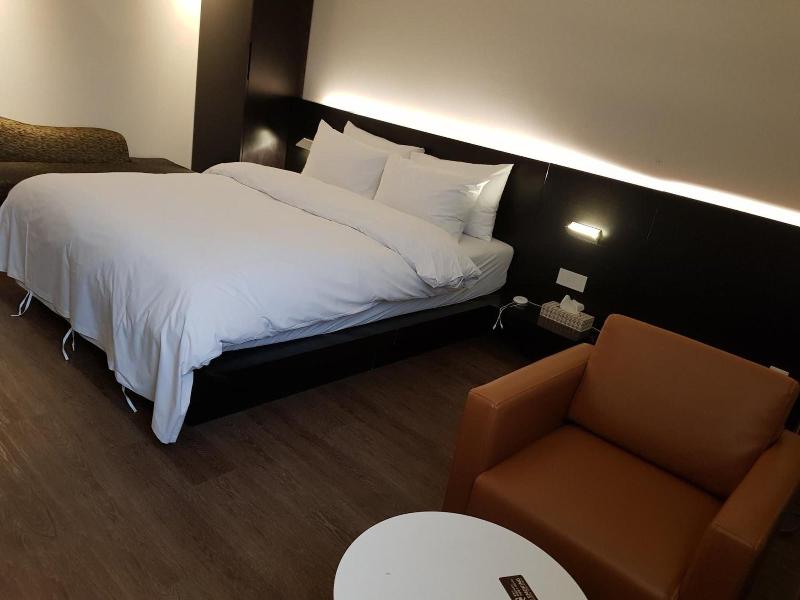 Golden River Hotel image