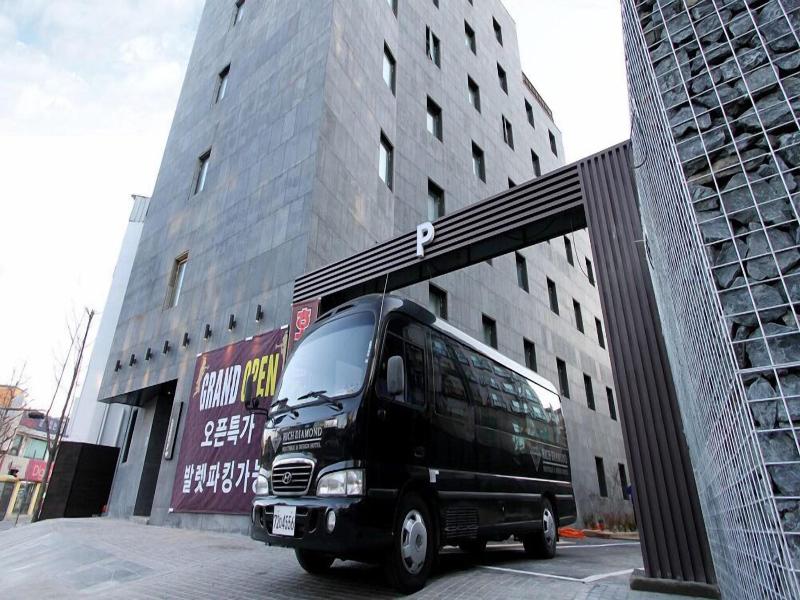 Rich Diamond Hotel image
