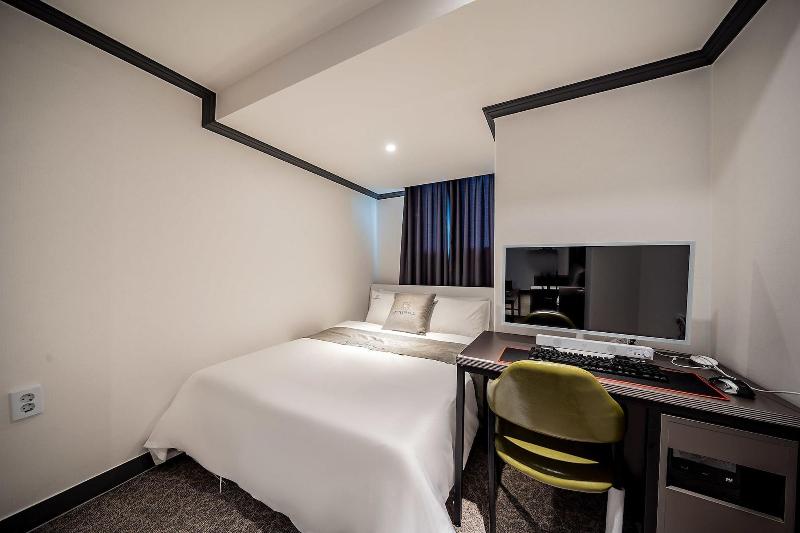 PATIO Hotel & Monster Village image