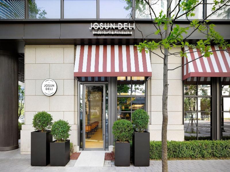 Gravity Seoul Pangyo Autograph Collection image
