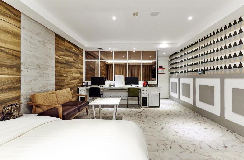Hotel The Class image
