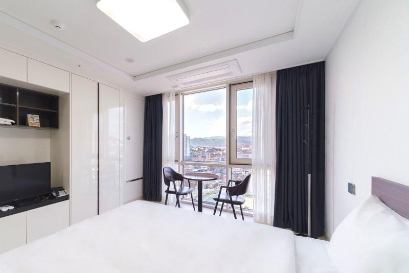 The Venezia Suite Hotel image