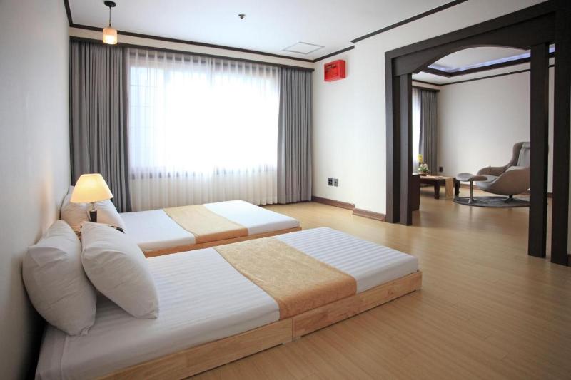 Ramada by Wyndham Suanbo image