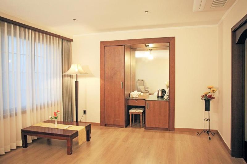 Ramada by Wyndham Suanbo image