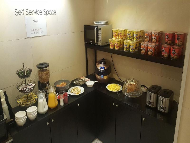Gupo Station Almond Hotel image
