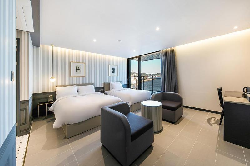 Brown Dot Hotel - Jangsaengpo image