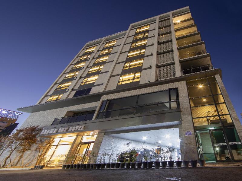 Brown Dot Hotel - Jangsaengpo image