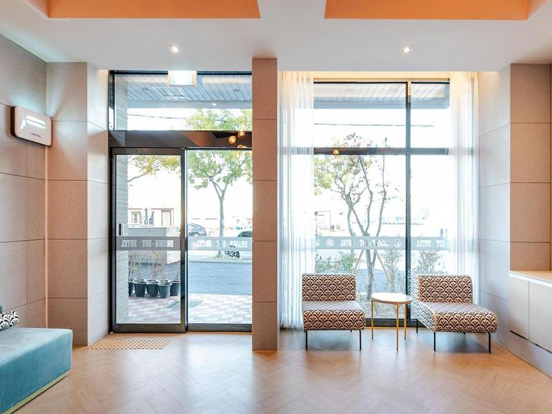 Brown Dot Hotel - Jangsaengpo image