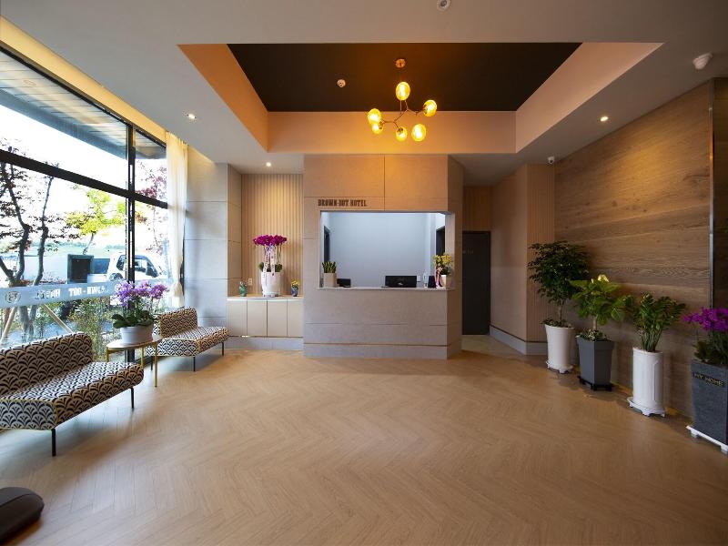 Brown Dot Hotel - Jangsaengpo image