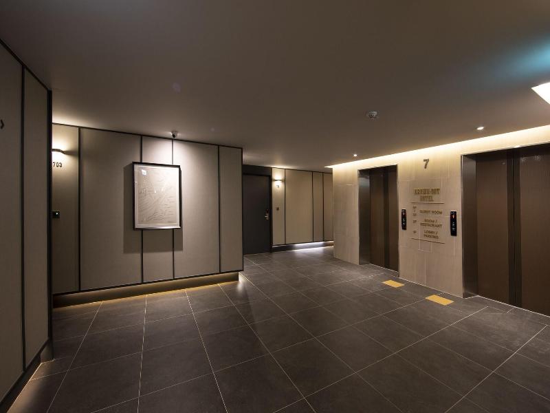 Brown Dot Hotel - Jangsaengpo image