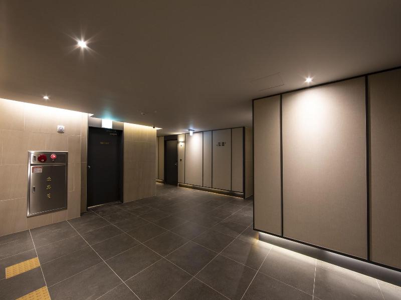 Brown Dot Hotel - Jangsaengpo image