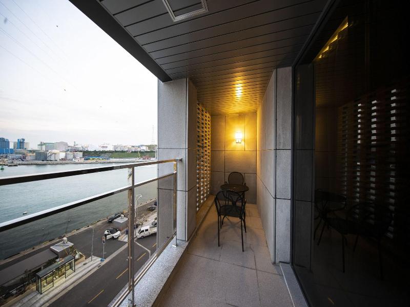 Brown Dot Hotel - Jangsaengpo image
