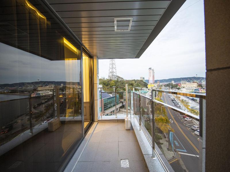 Brown Dot Hotel - Jangsaengpo image
