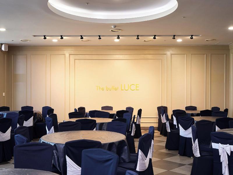 Queen Vell Hotel & Wedding image