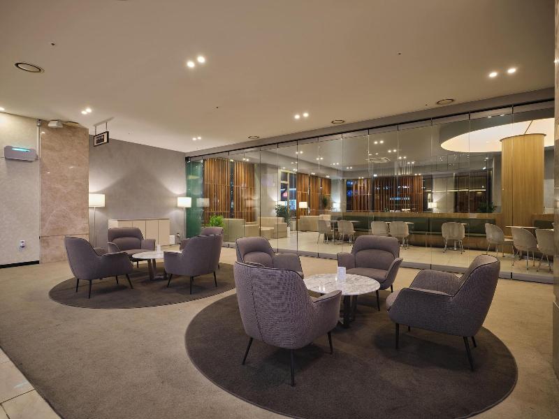 Queen Vell Hotel & Wedding image