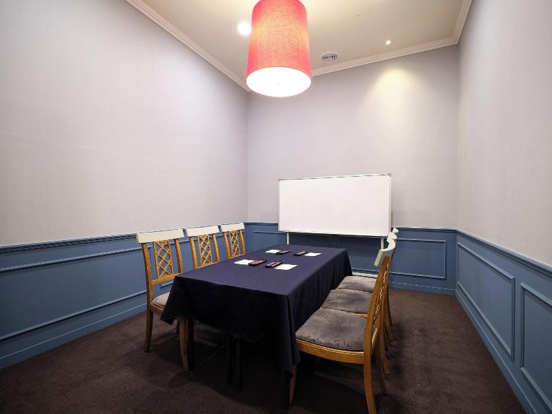 Queen Vell Hotel & Wedding image