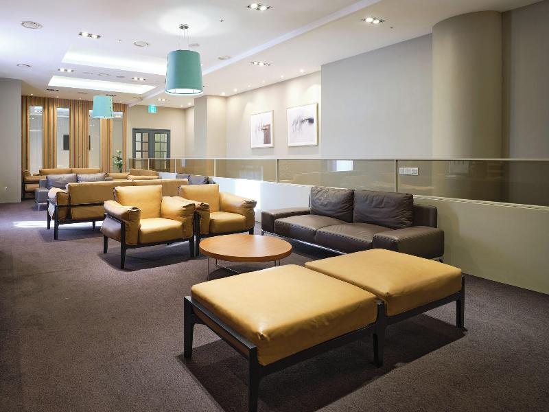 Queen Vell Hotel & Wedding image