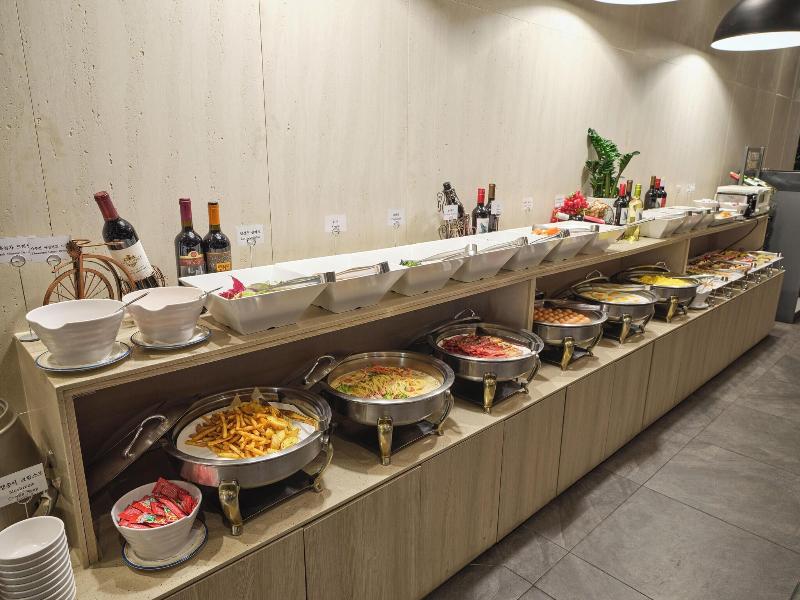 Queen Vell Hotel & Wedding image