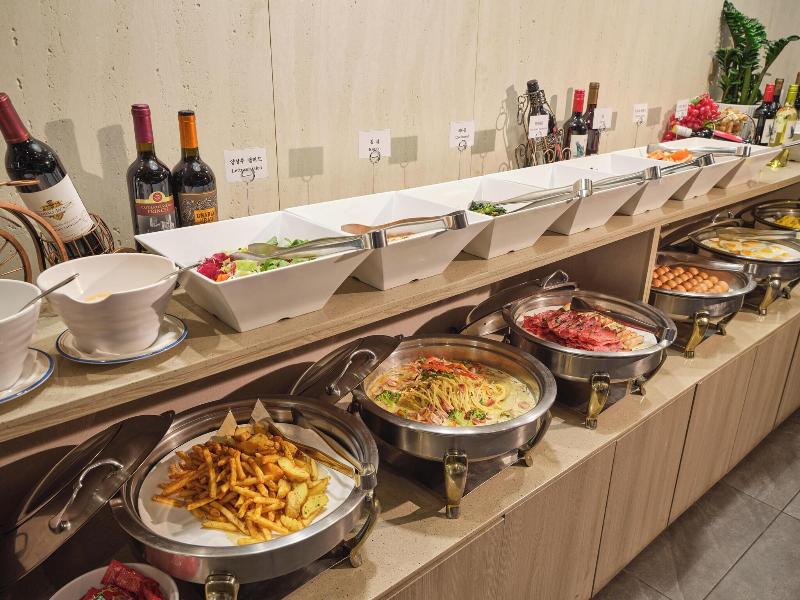 Queen Vell Hotel & Wedding image