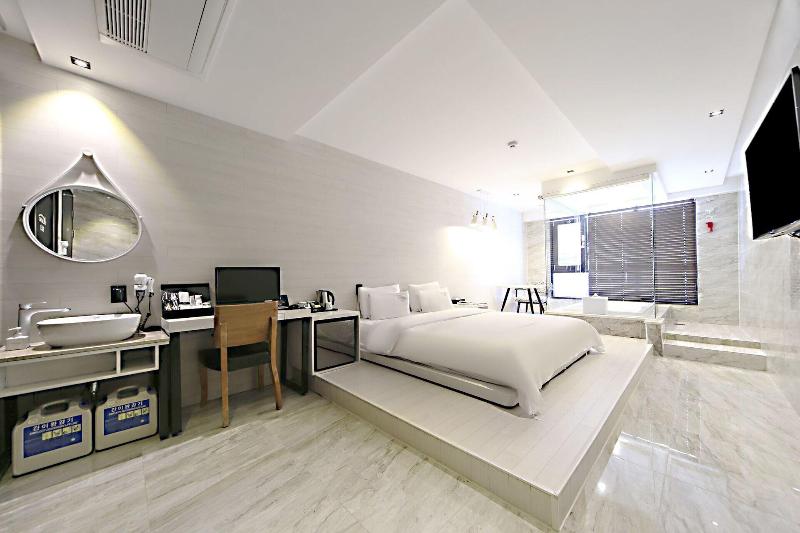 Masan Almond Hotel image