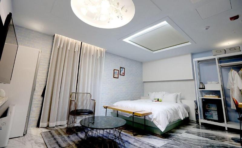 February Hotel Kimhae image