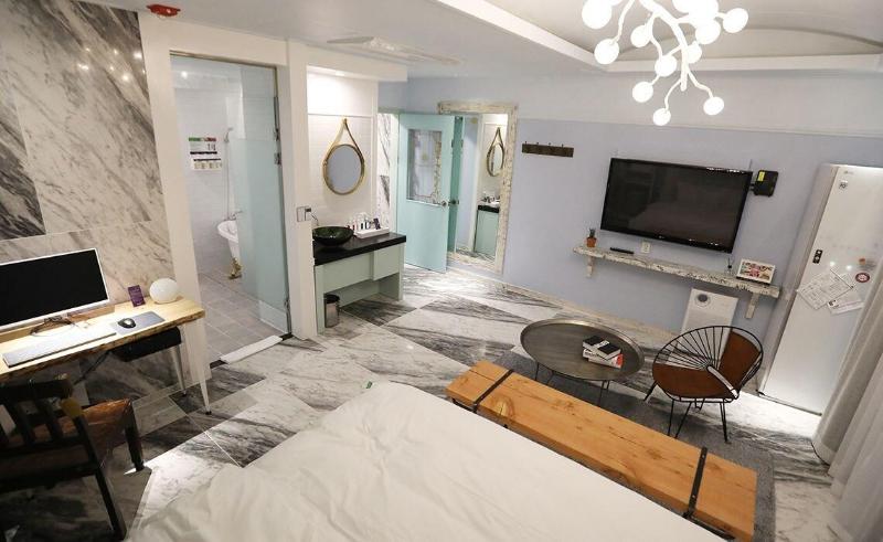 February Hotel Kimhae image