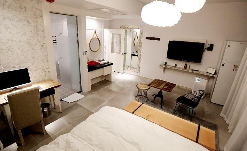 February Hotel Kimhae image