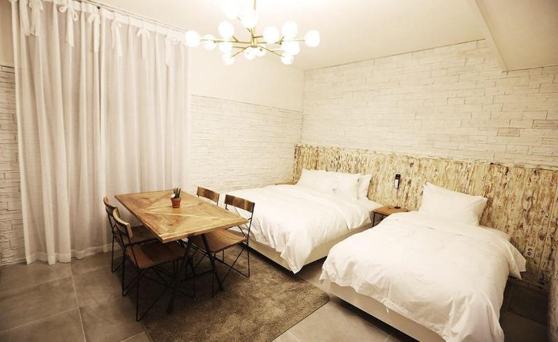 February Hotel Kimhae image