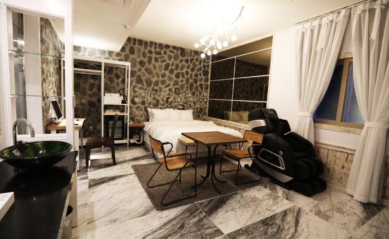February Hotel Kimhae image