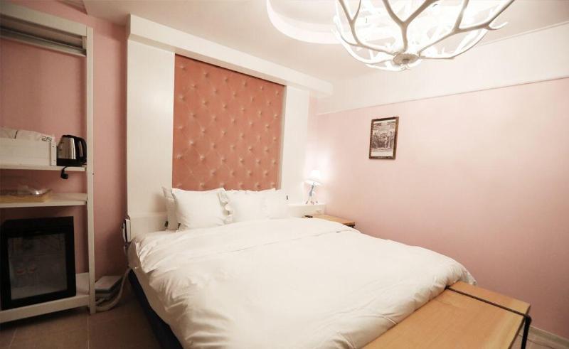 February Hotel Kimhae image