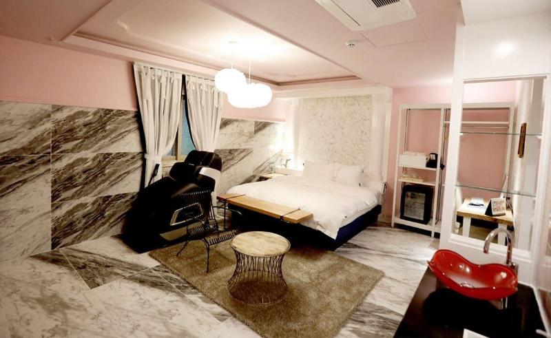 February Hotel Kimhae image