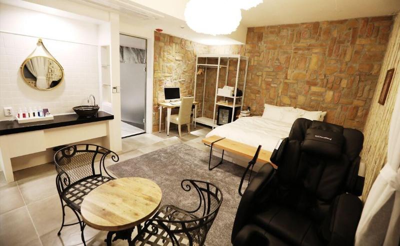 February Hotel Kimhae image