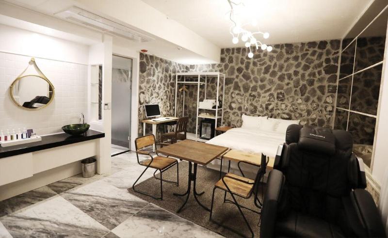 February Hotel Kimhae image