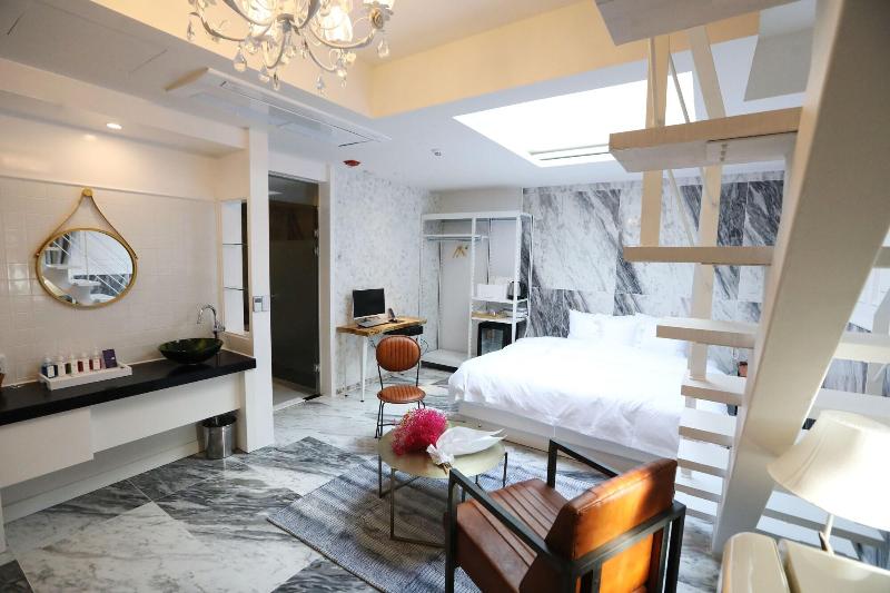 February Hotel Kimhae image