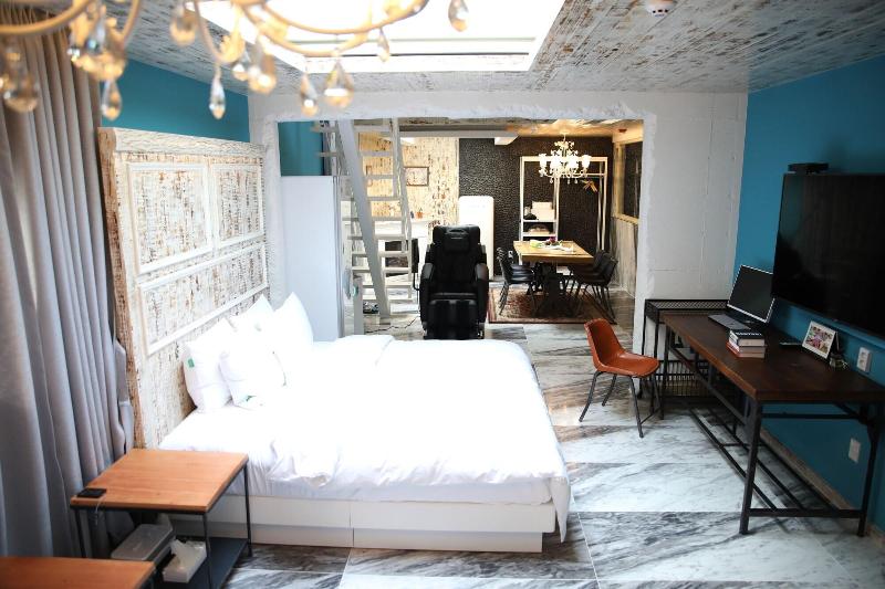 February Hotel Kimhae image