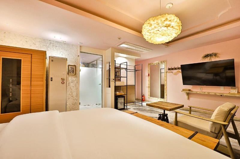 February Hotel Kimhae image