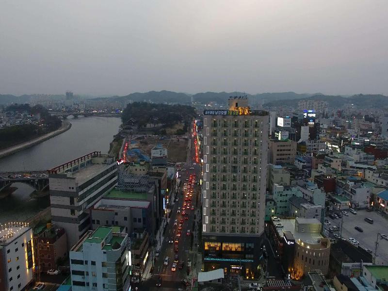 Golden Tulip Essential Namgang image