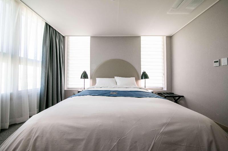 Golden Tulip Essential Namgang image