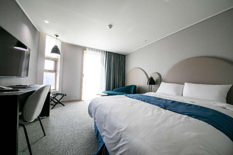 Golden Tulip Essential Namgang image