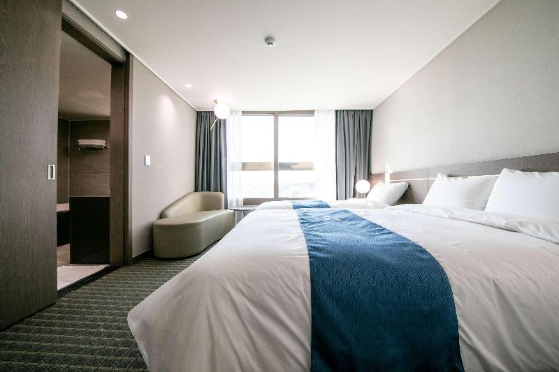 Golden Tulip Essential Namgang image