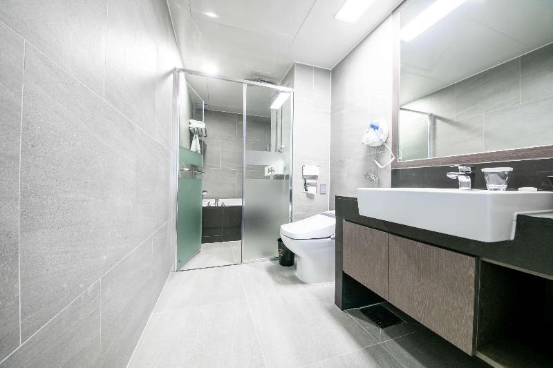 Golden Tulip Essential Namgang image