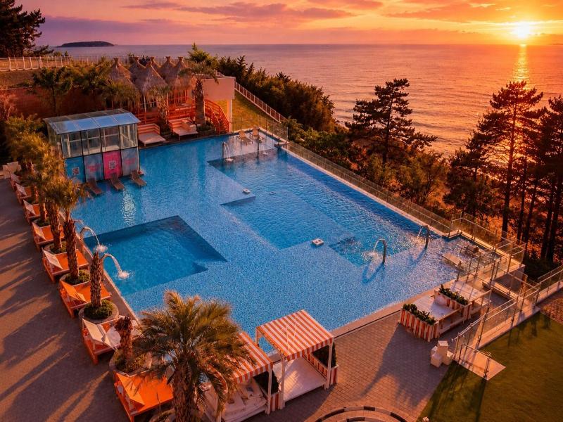 Laterrace Cove Suite image