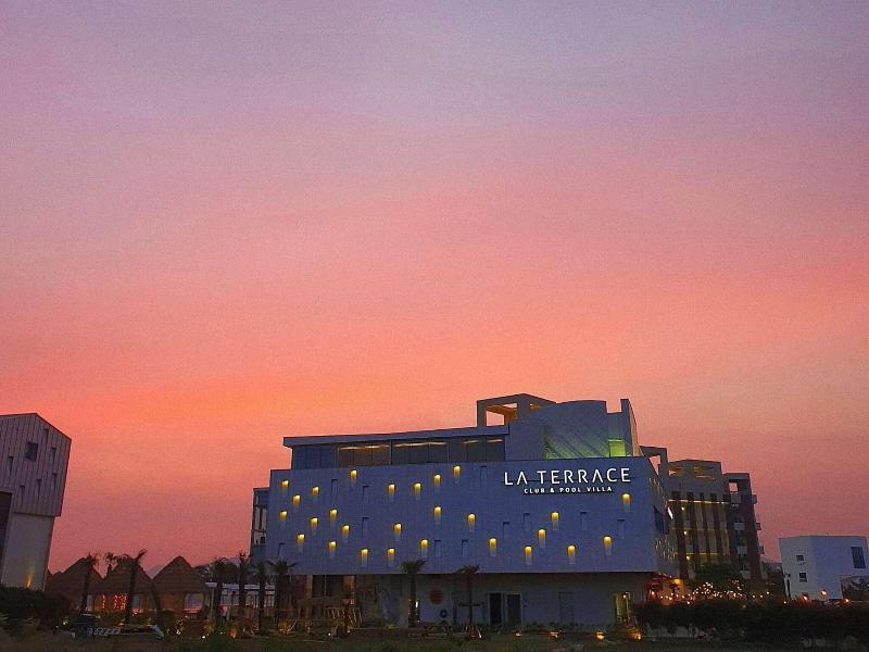 Laterrace Cove Suite image
