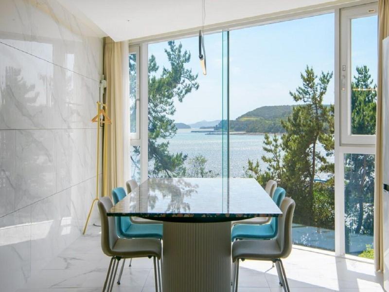 Laterrace Cove Suite image