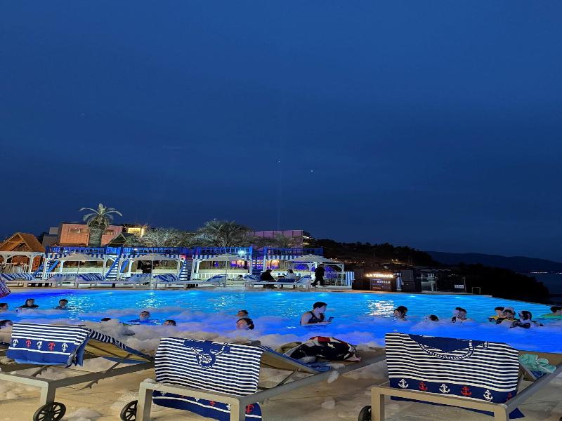 Laterrace Cove Suite image